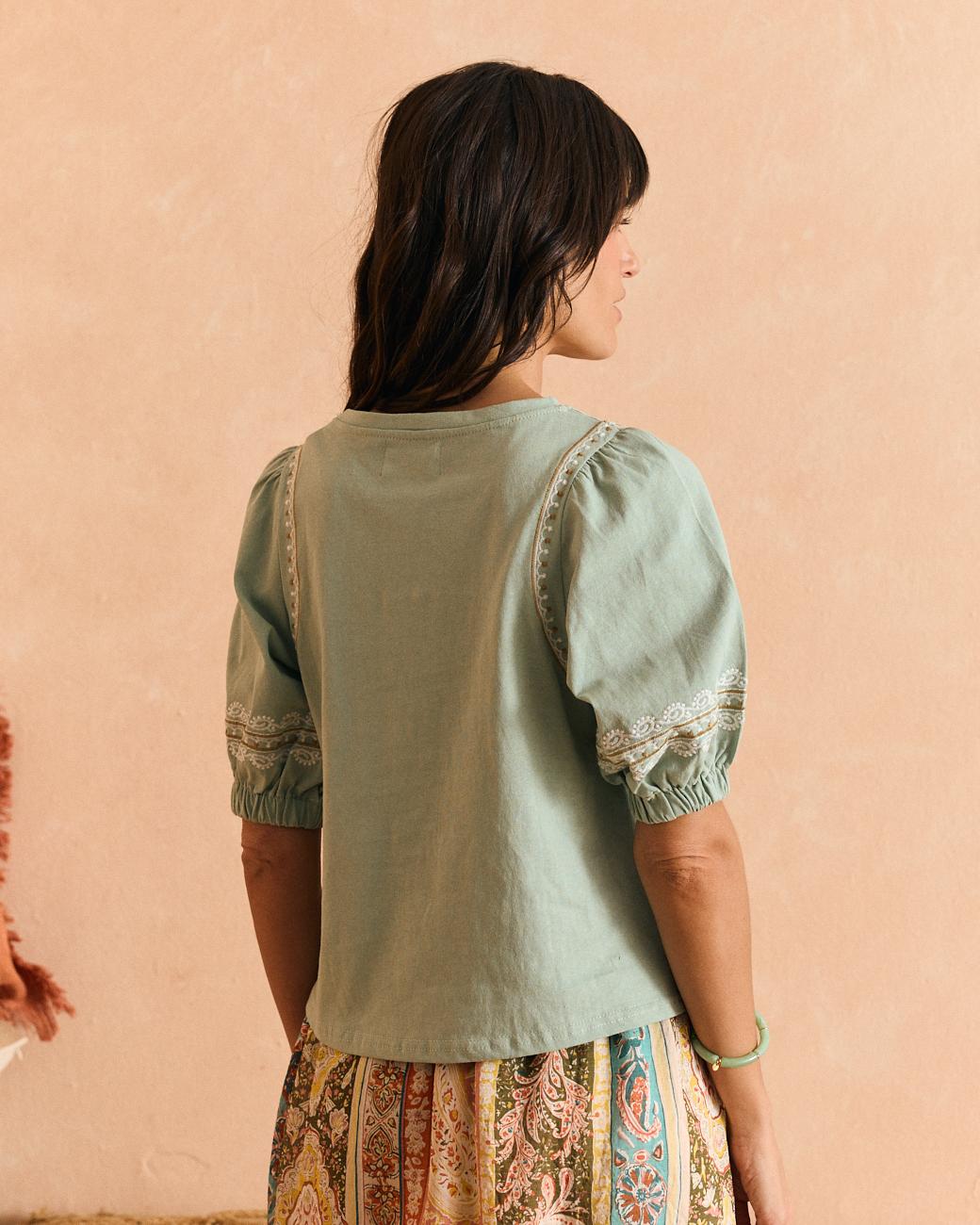 T-shirt con ricamo Carlota