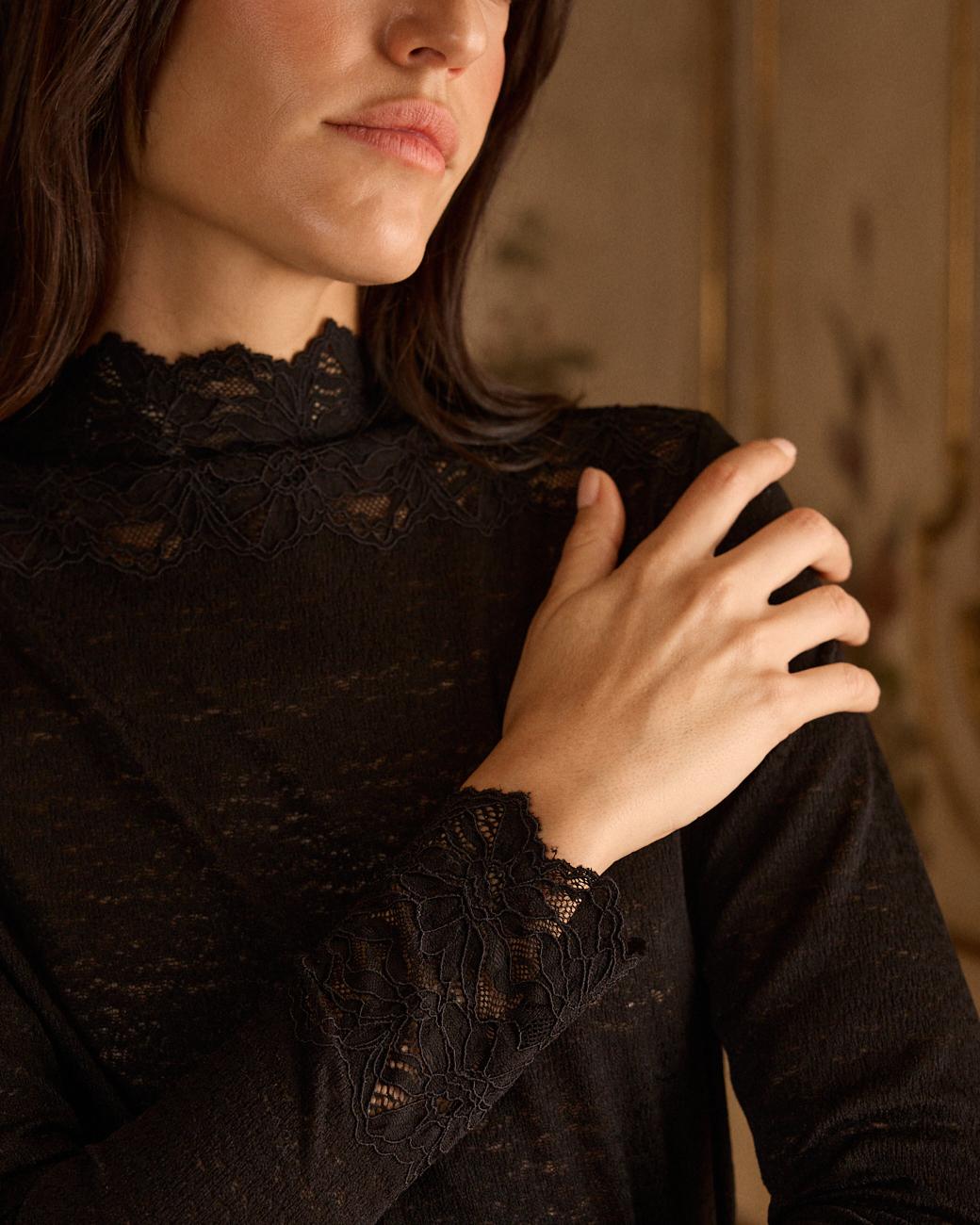 Top in pizzo Emilia